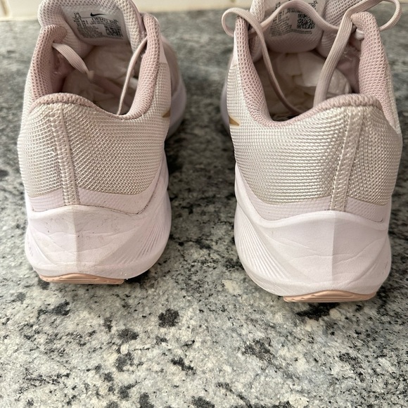 NIKE Woman Zoom WinFlo 8 Maeve running activewear athleisure casual sneaker 7.5 - Picture 7 of 12